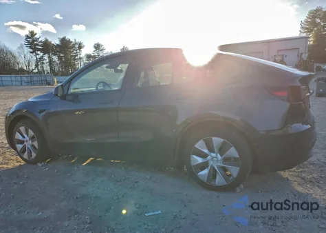 2024 Tesla Model Y z USA, uszkodzony, nr VIN 7SAYGAEE7RF080648